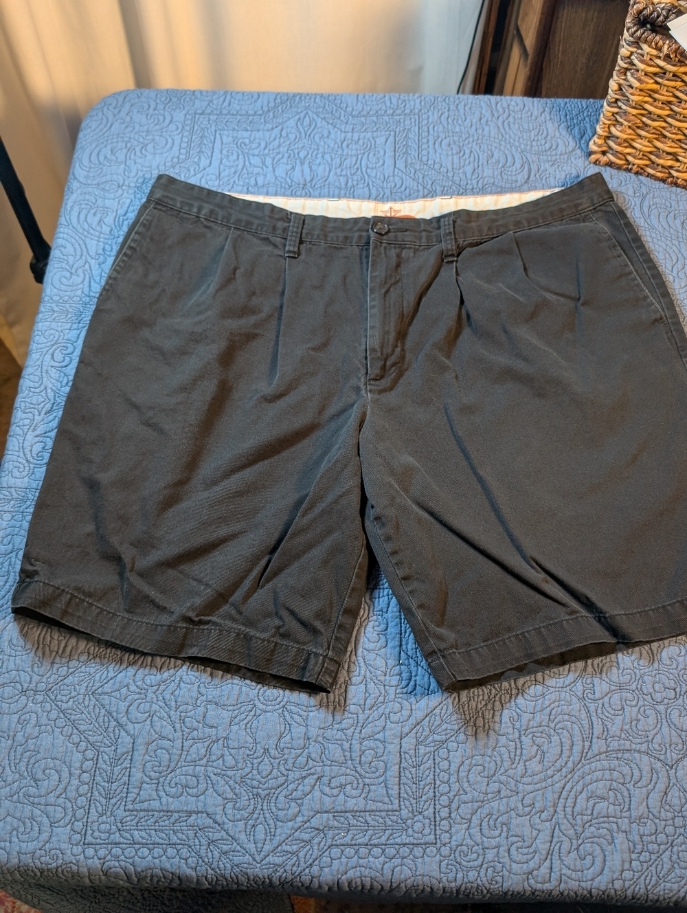 Dockers Black Shorts Men’s Size 42 Classic Fit Cotton Casual Flat Front (H-004)
